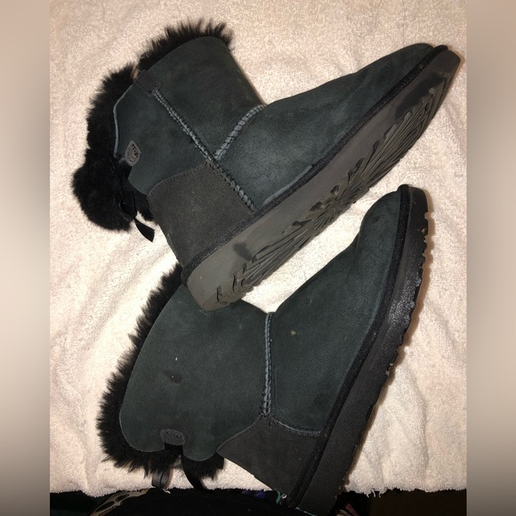 UGG Mini Black Bow Back boots - Picture 1 of 5
